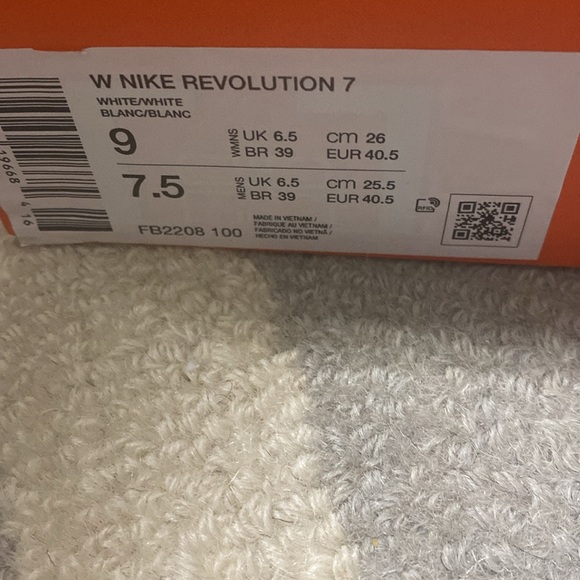 Women’s Nike Revolution 7 sneakers - Picture 4 of 6